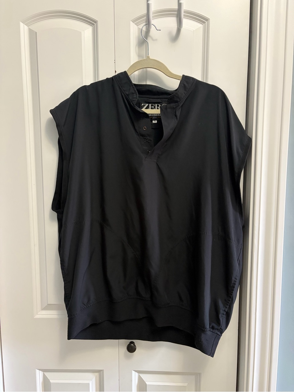 Zero Restriction Golf Outerwear  Black V-Neck Active Top